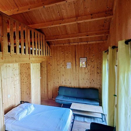 Cabanes Et Lodges Du Belvedere Serrieres-sur-Ain Exteriér fotografie