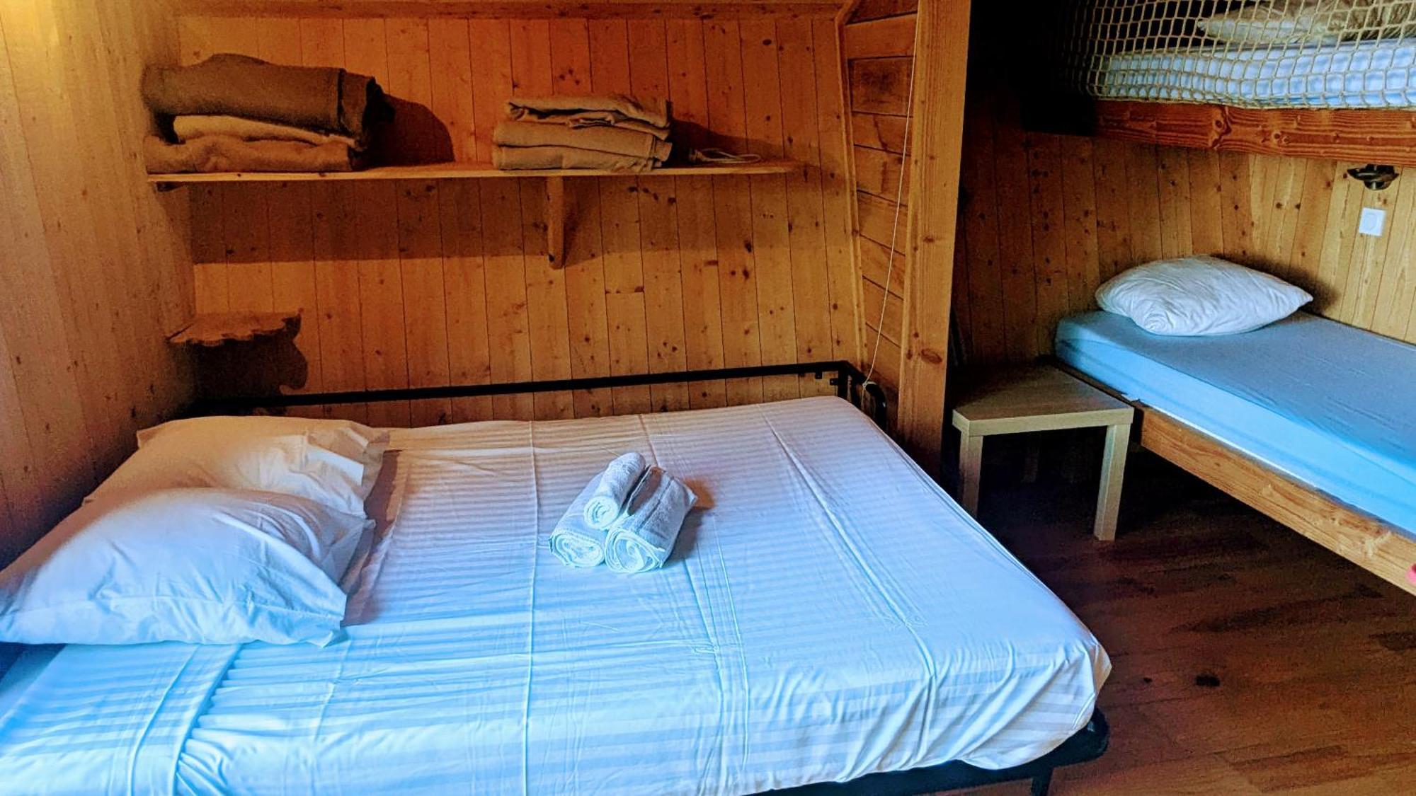 Cabanes Et Lodges Du Belvedere Serrieres-sur-Ain Exteriér fotografie