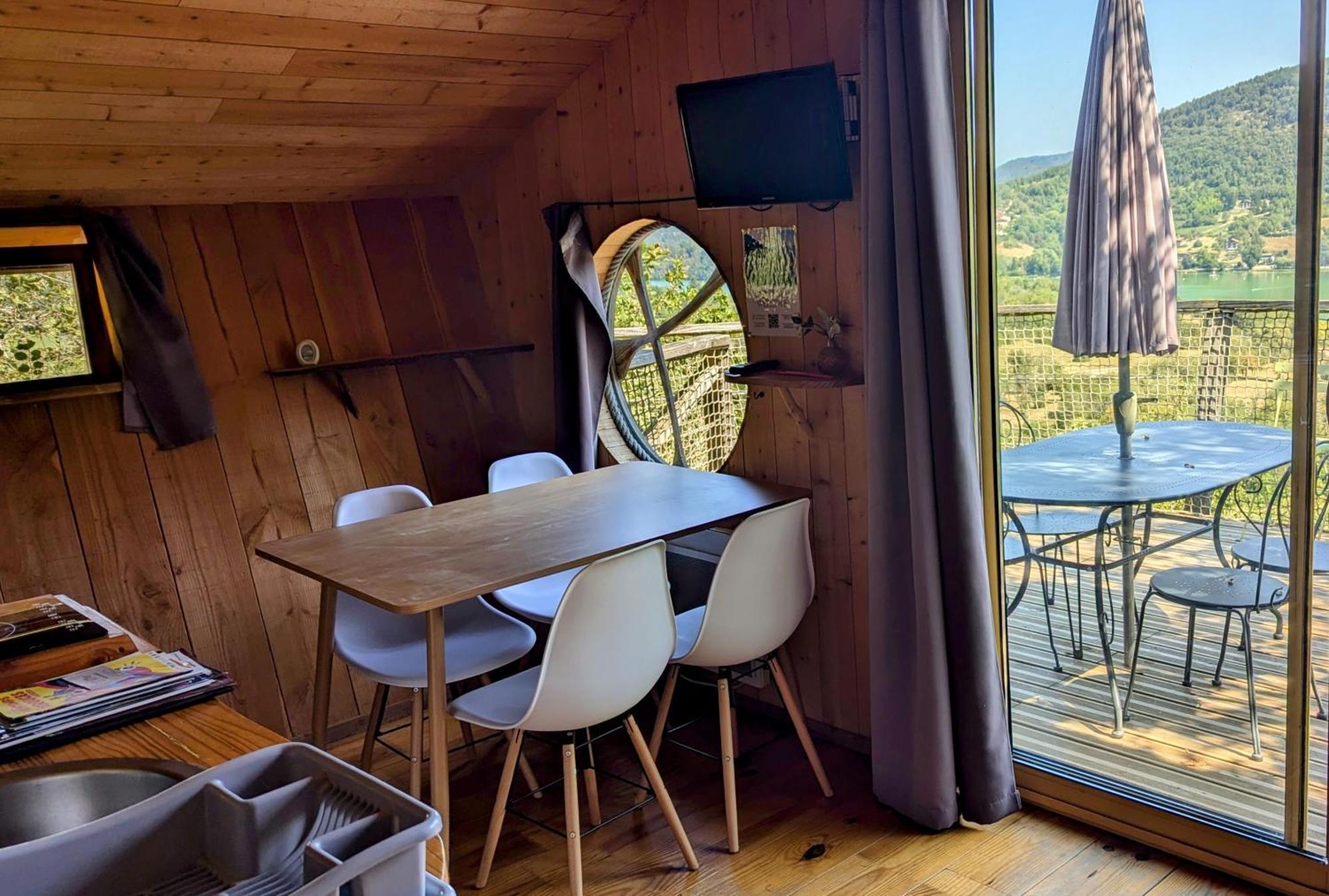 Cabanes Et Lodges Du Belvedere Serrieres-sur-Ain Exteriér fotografie