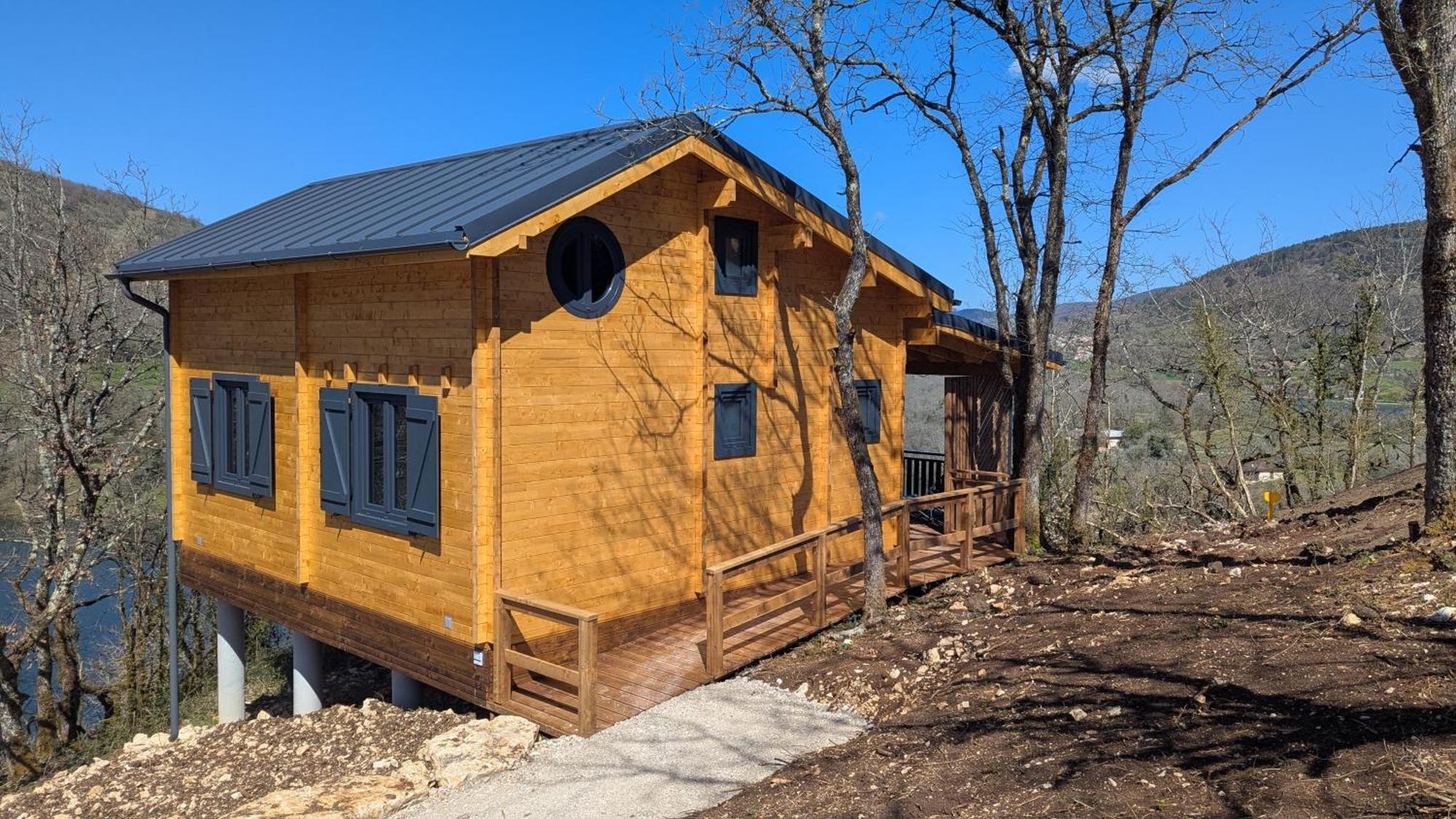 Cabanes Et Lodges Du Belvedere Serrieres-sur-Ain Exteriér fotografie